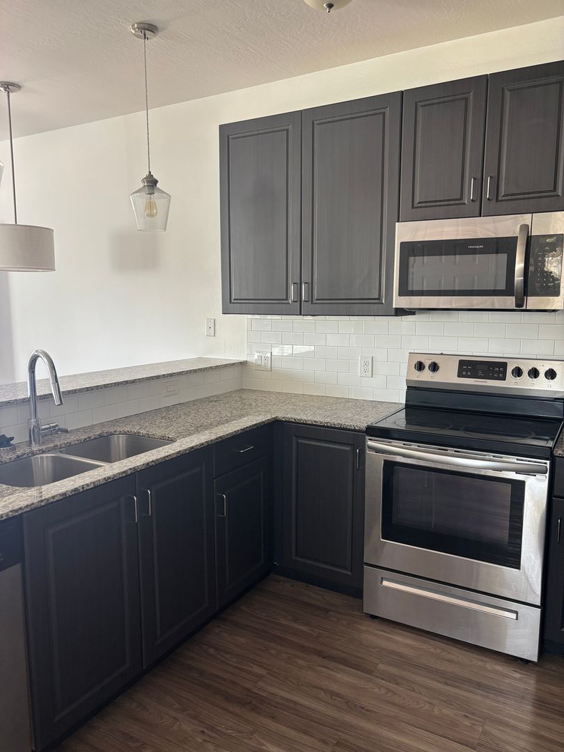 Phoenix Apartment: 2016 W. Orangewood Ave