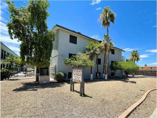 Beautifully Updated Unit in a Prime Phoenix Location – photo 1