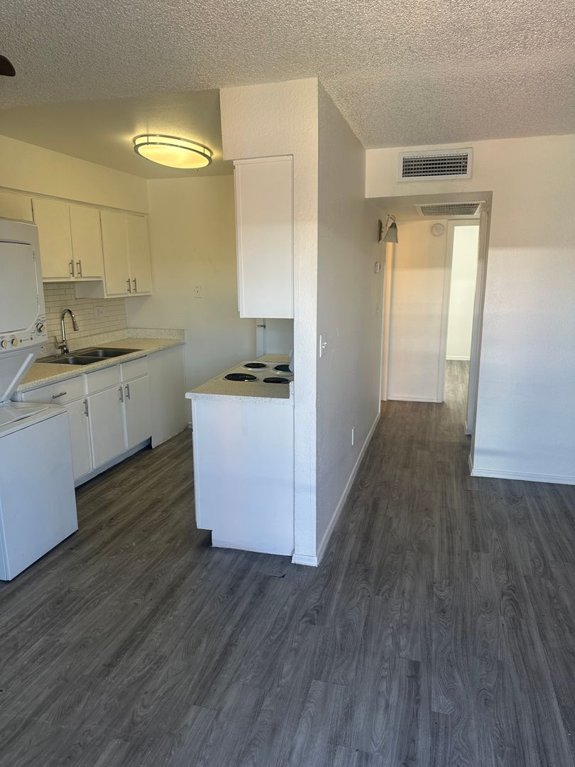 Mesa Apartment: 1915 E. Broadway Rd