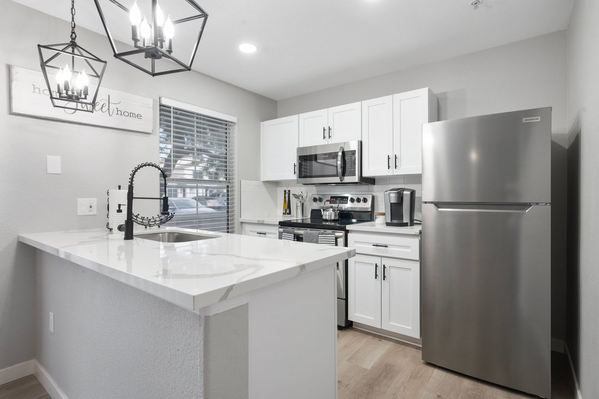Peoria Townhome: 8930 W. Monroe St