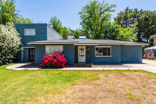 Room for Rent in large home – photo 1