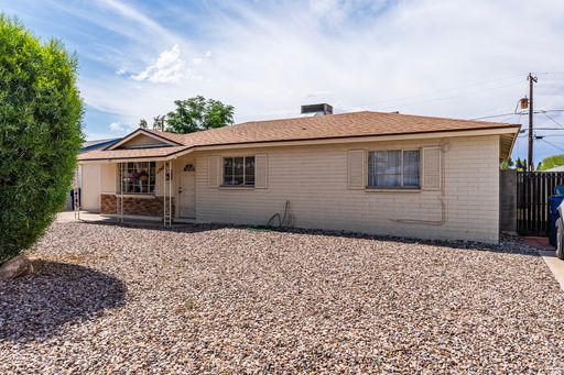 ROOM FOR RENT IN LARGE HOME