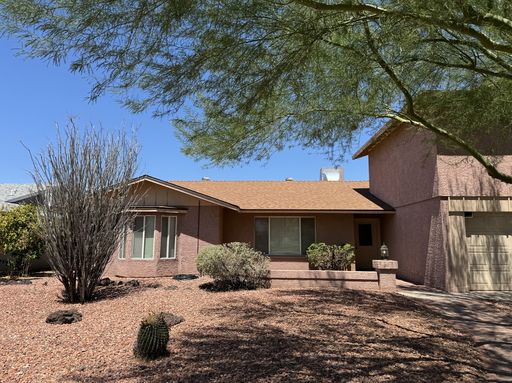 ROOM FOR RENT IN LARGE HOME