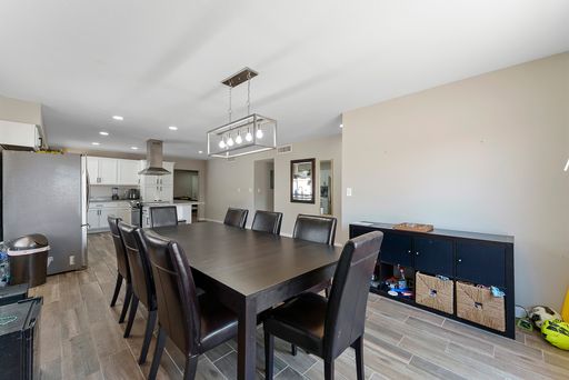 ROOM FOR RENT IN LARGE HOME – photo 1