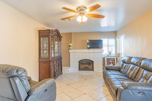 ROOM FOR RENT in home with a pool