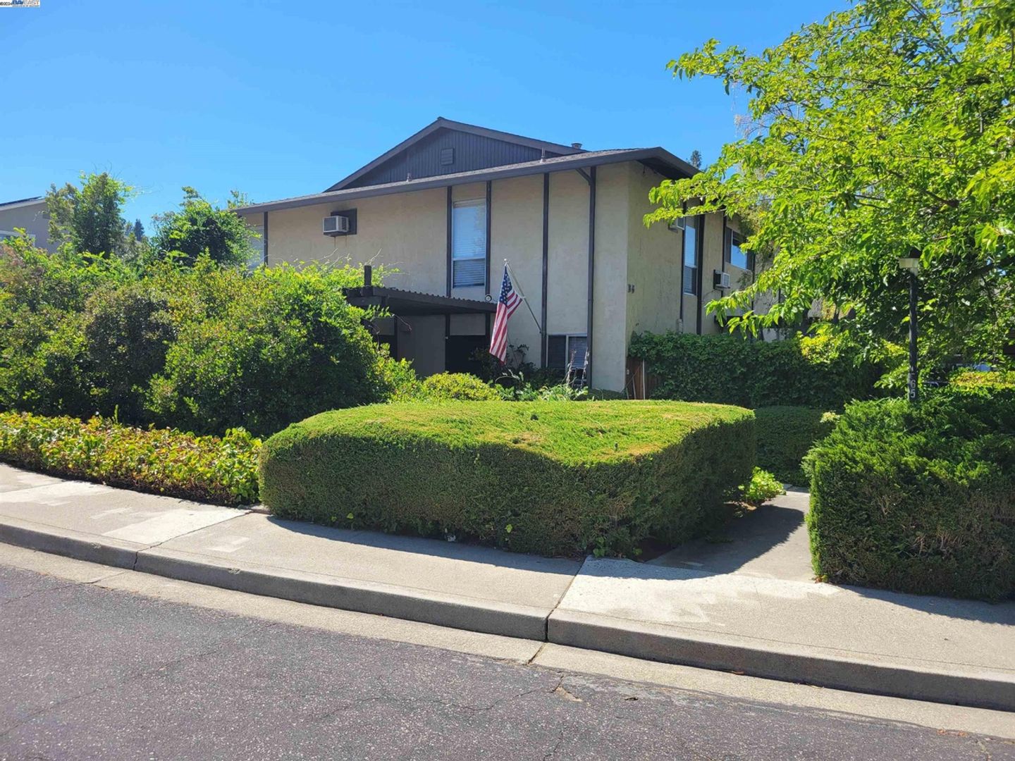 Pleasant Hill Apartment: 65 Donegal Way
