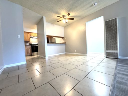 Spacious 2 Bedroom, 2 Bath unit with dishwasher and wall A/C! – photo 1