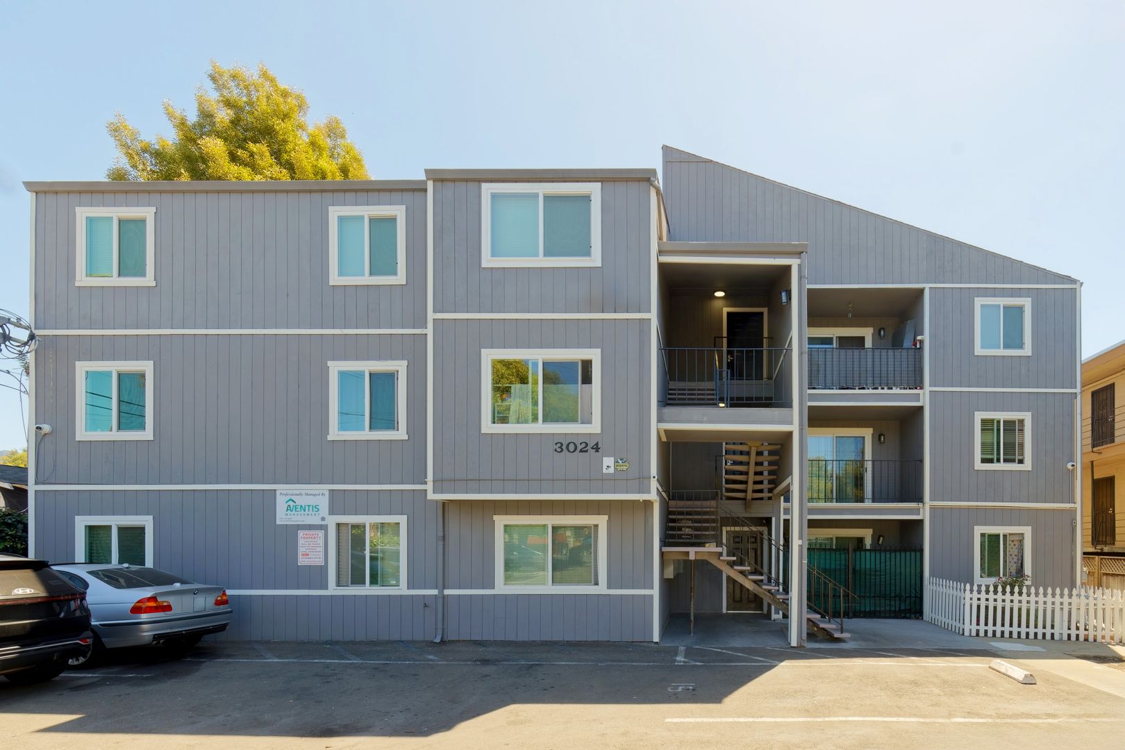 Oakland Apartment: 3024 Fruitvale Ave