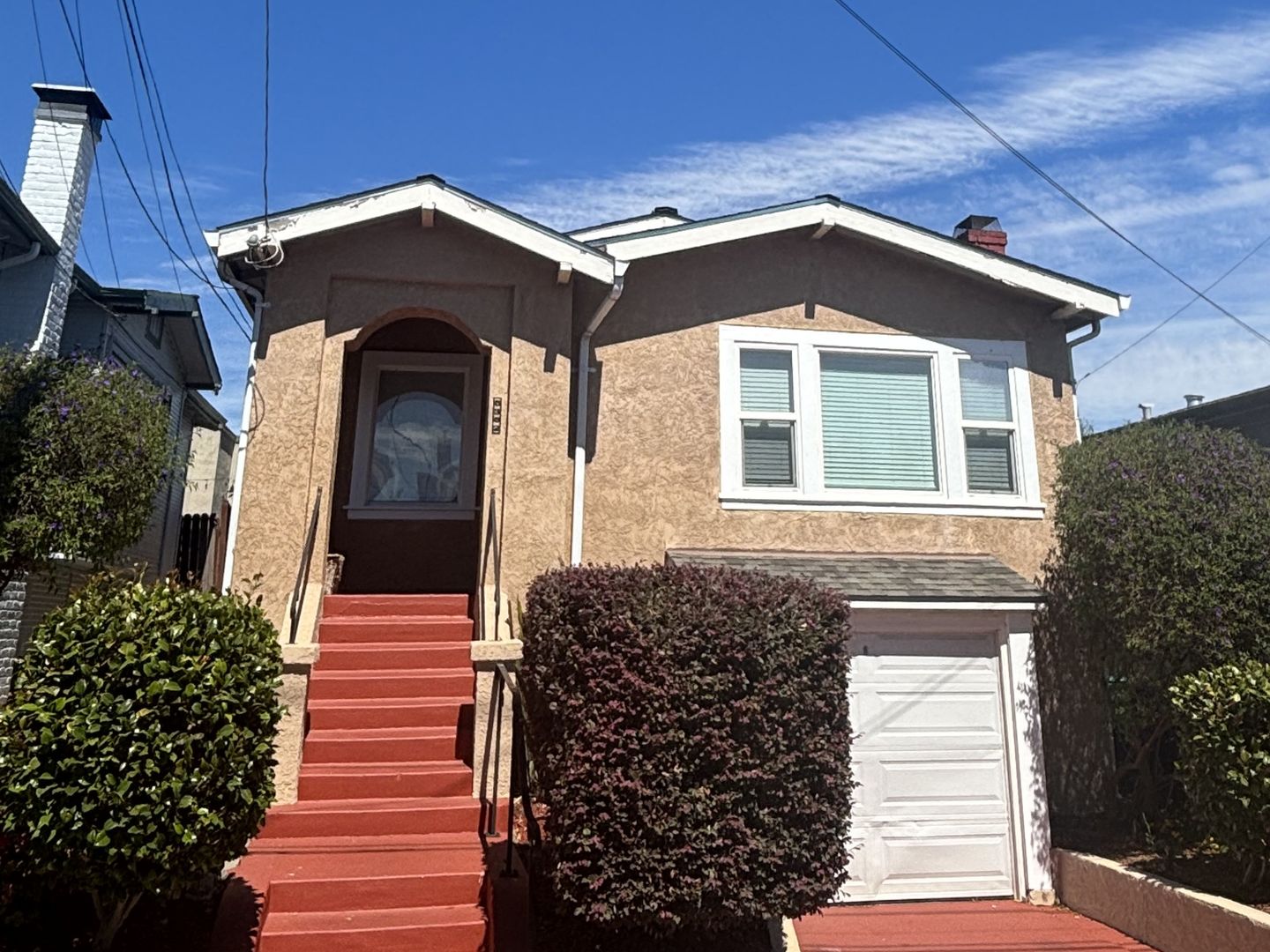 Oakland House: 5352 Walnut St