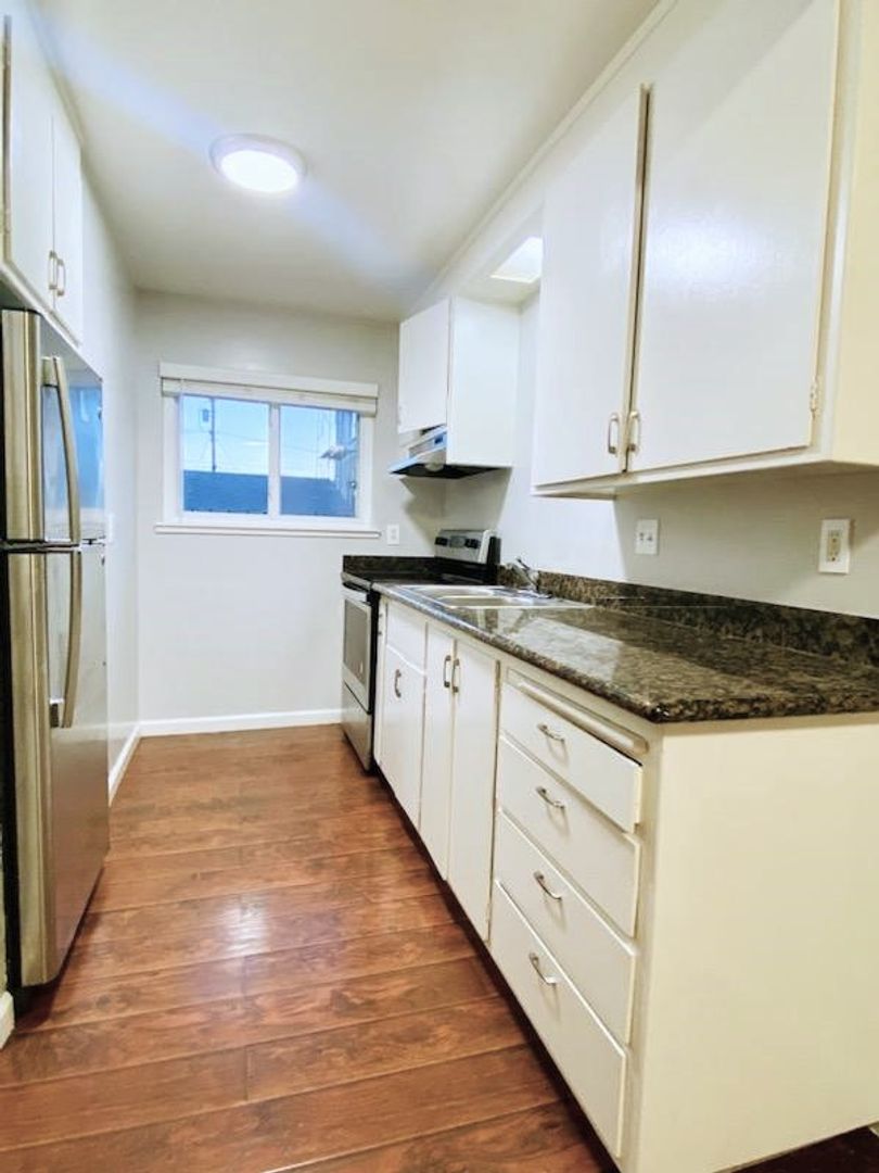 Oakland Apartment: 3014 Fruitvale Ave