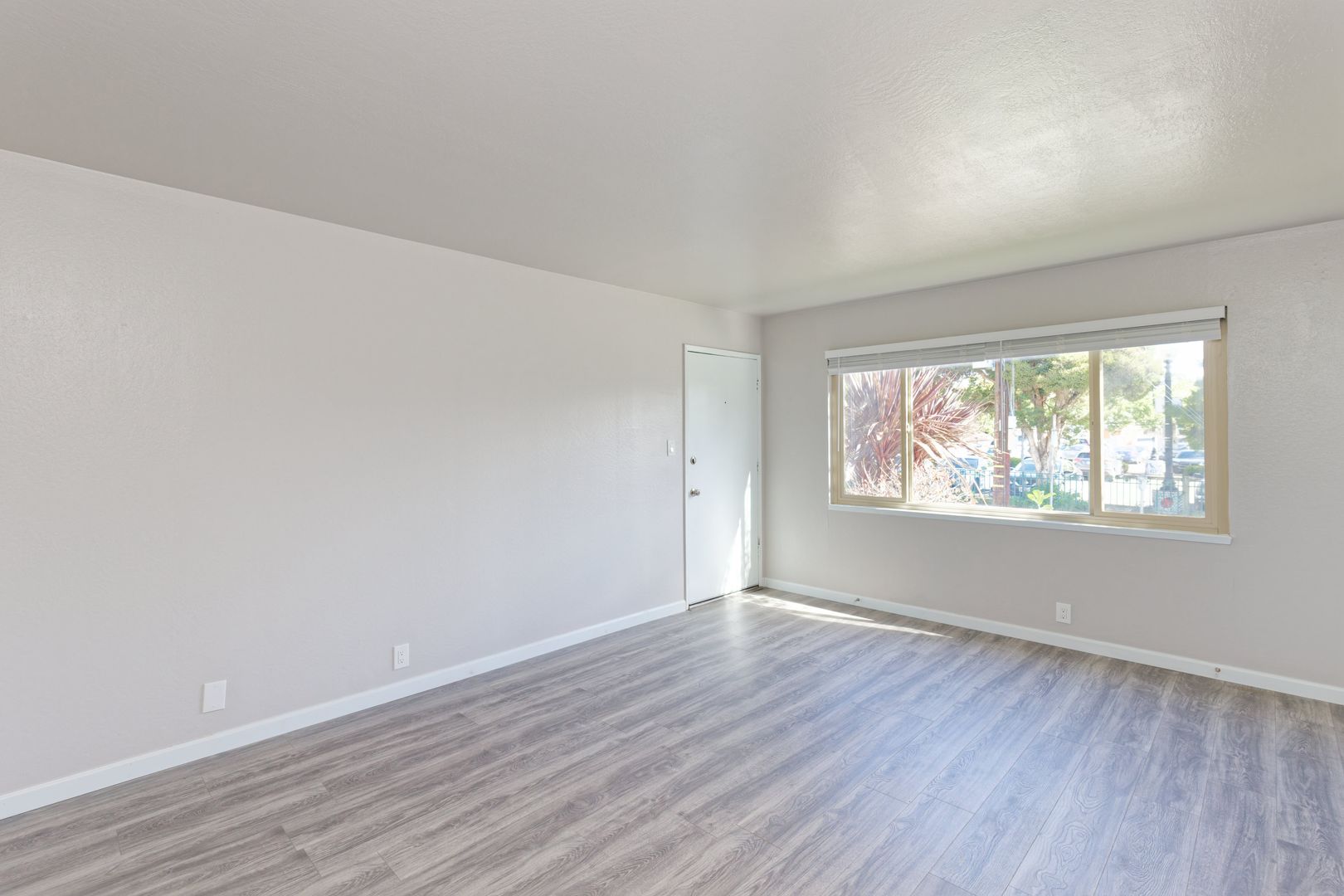 Oakland Apartment: 3405 Dimond Ave