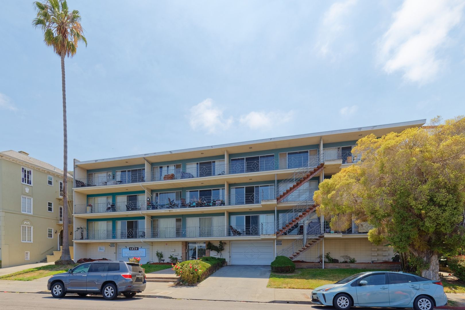 Oakland Apartment: 1420 Lakeshore Ave