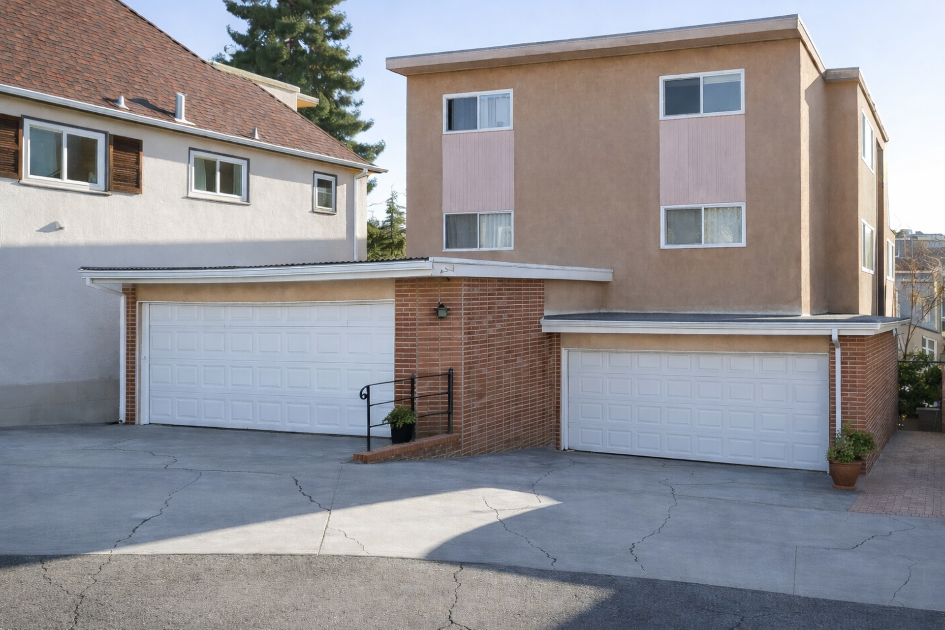 Oakland Apartment: 522 Merritt Avenue