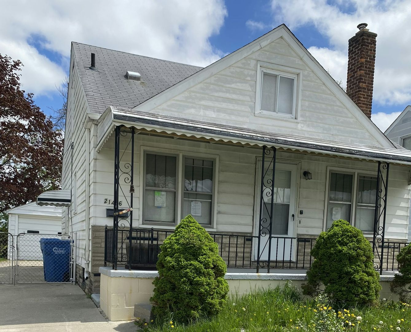 Warren House: 21456 Syracuse Ave