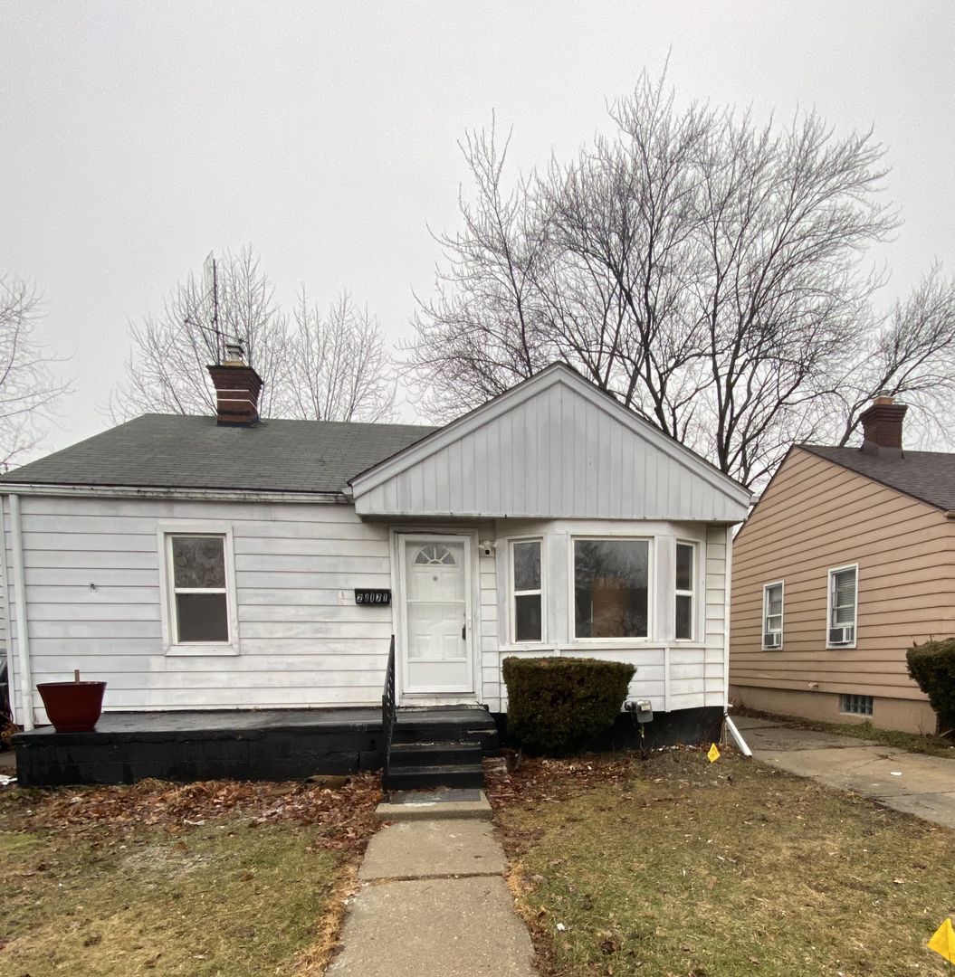 Warren House: 21171 Dexter Blvd