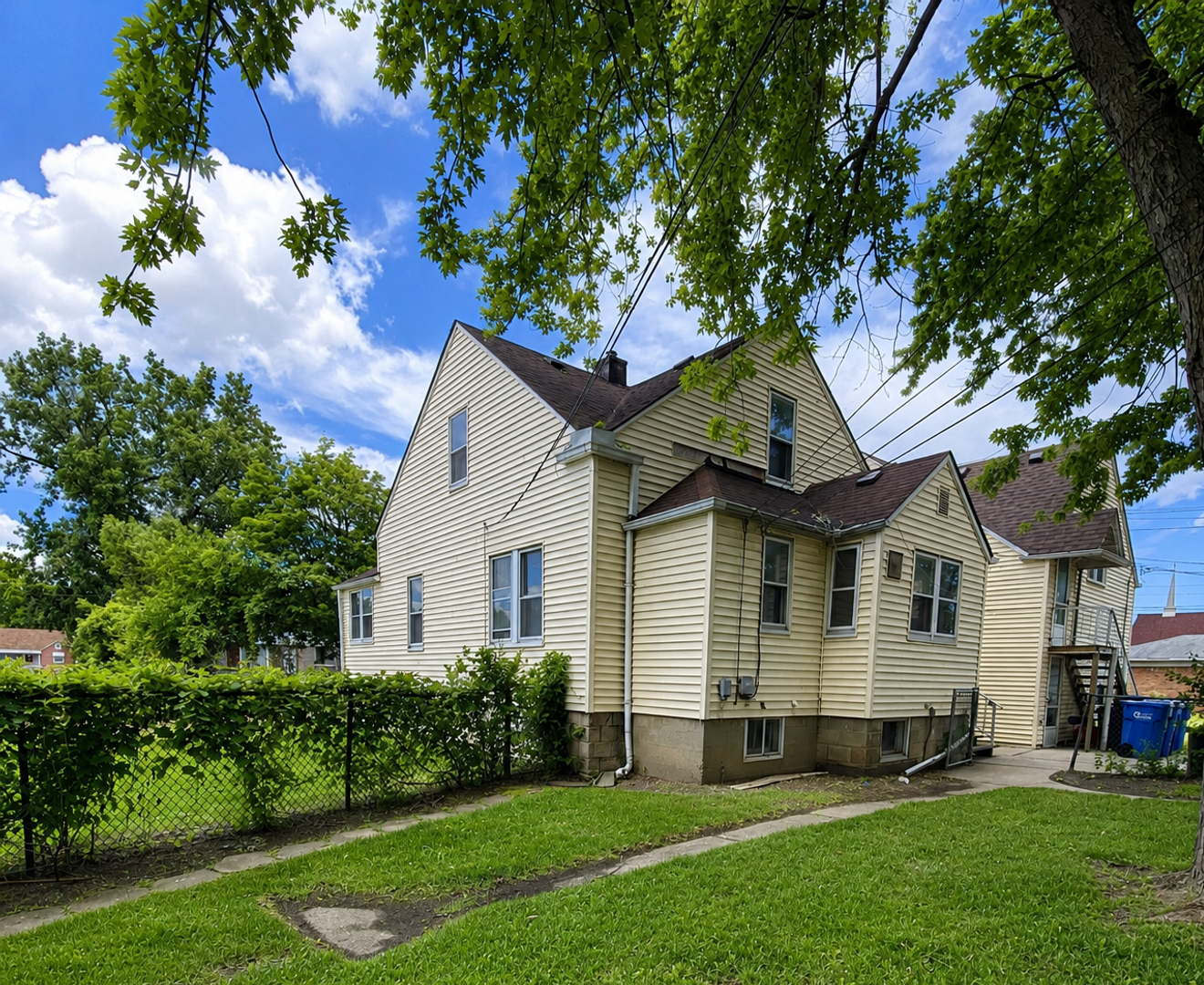 Warren Apartment: 11442 Jackson Ave