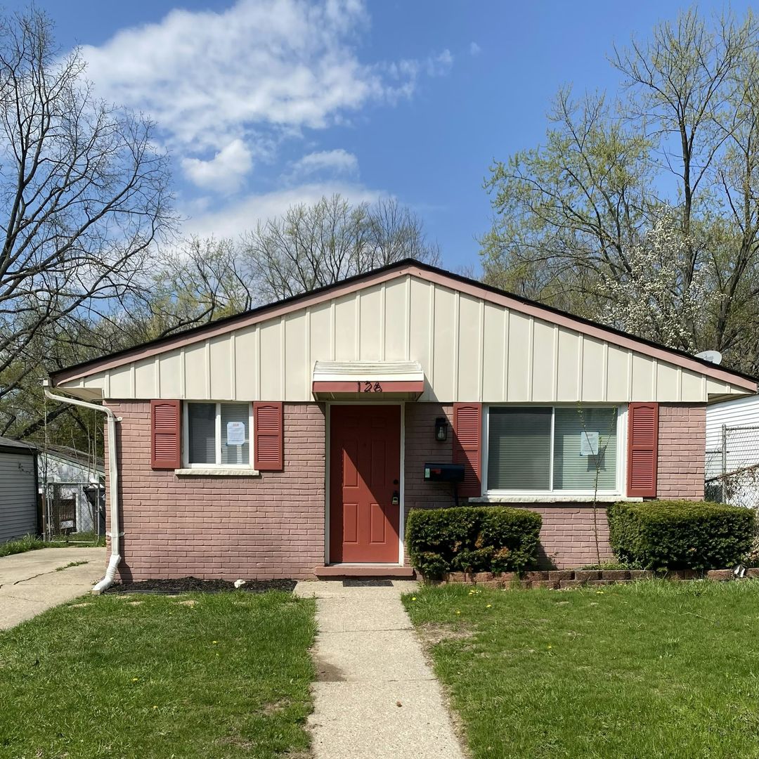 Pontiac House: 126 W Cornell Ave