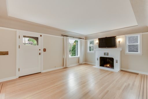 Listing photo thumbnail