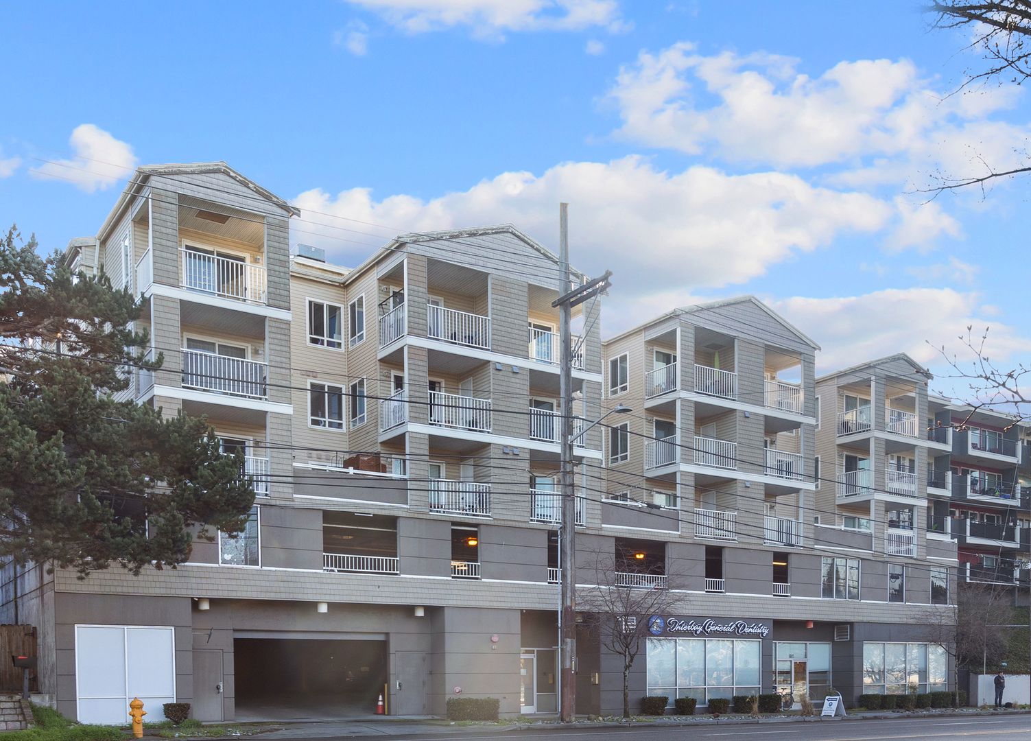 Seattle Condo: 2530 15th Ave W #410