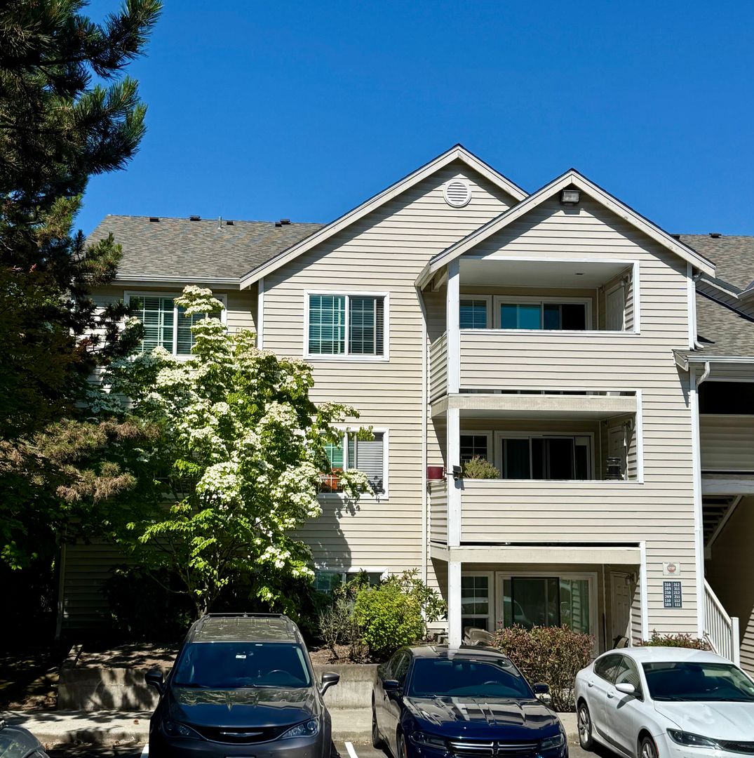 Burien Condo: 11915 Roseberg Ave S #309