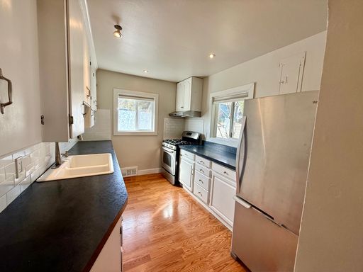 Listing photo thumbnail