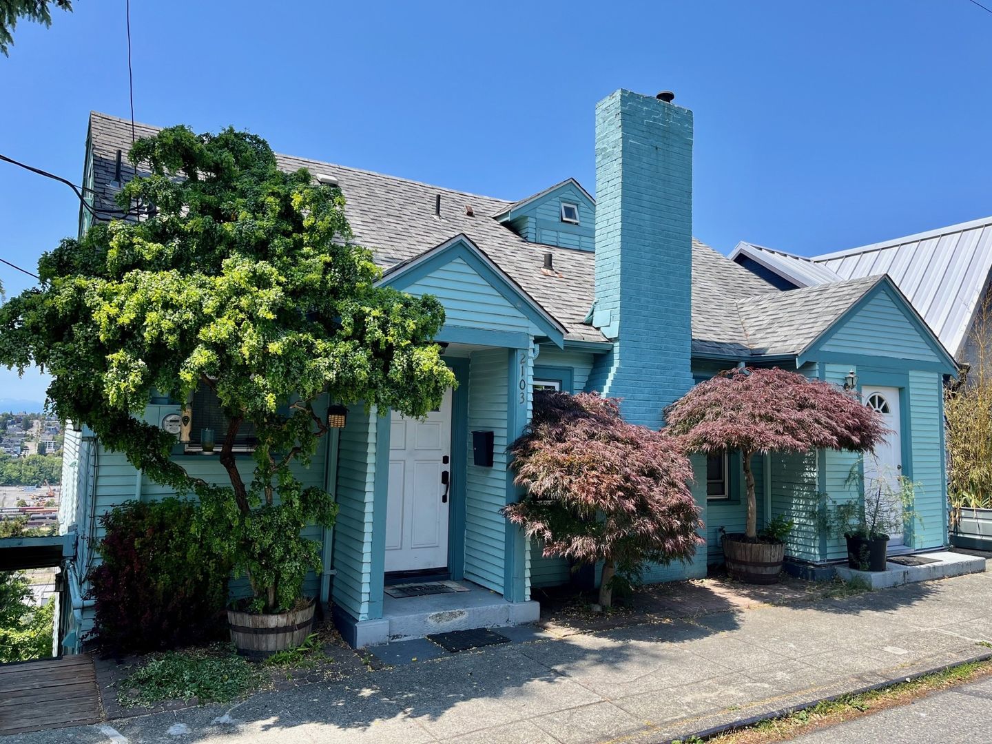 Seattle Apartment: 2103 11th Ave West