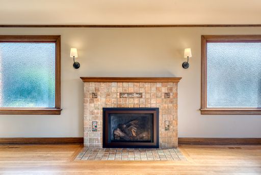 Listing photo thumbnail