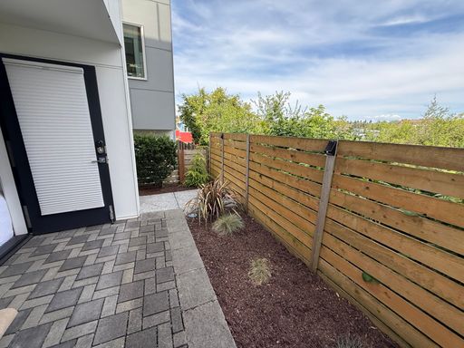 Listing photo thumbnail