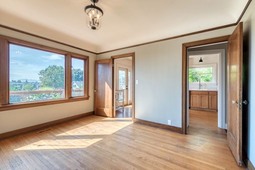 Listing photo thumbnail