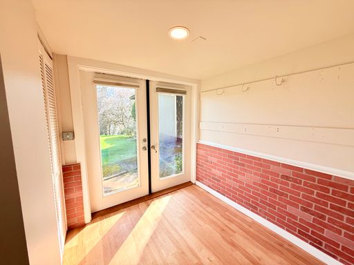 Listing photo thumbnail