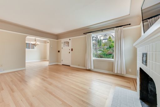 Listing photo thumbnail
