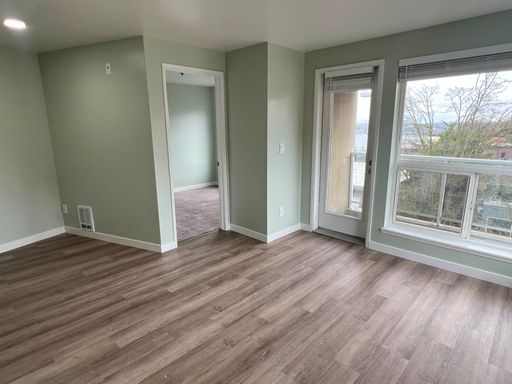 Listing photo thumbnail
