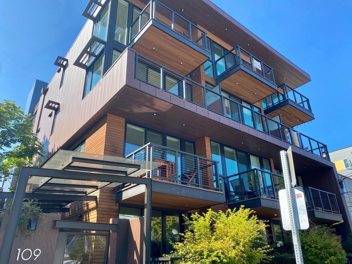 Seattle Apartment: 109 12th Avenue East