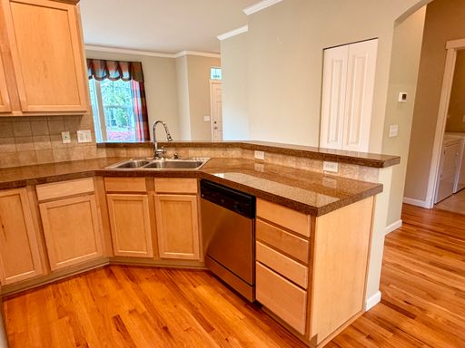 Listing photo thumbnail