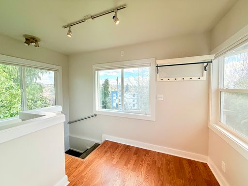 Listing photo thumbnail