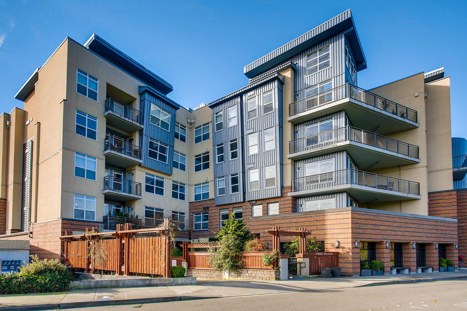Mercer Island Condo: 7800 SE 27th St #305