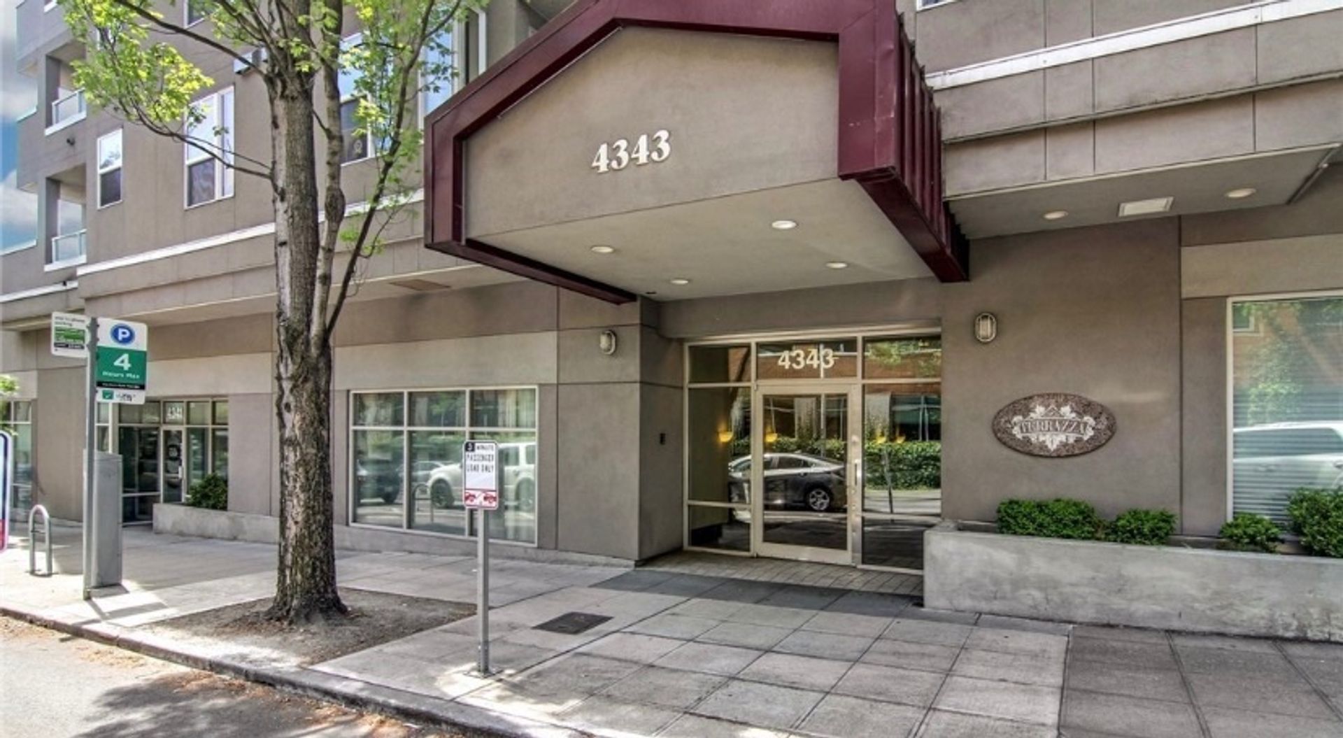 Seattle Condo: 4343 Roosevelt Way NE #309