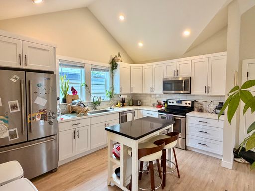 Listing photo thumbnail