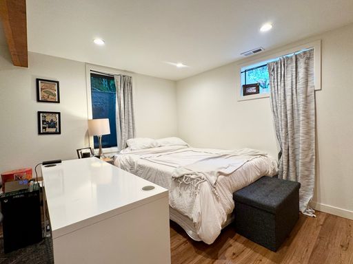 Listing photo thumbnail