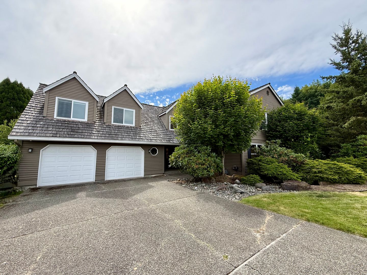 Bellevue House: 17417 SE 46th Pl