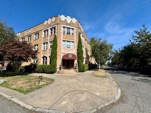 The Sheffield Condominiums ~ Capitol Hill – photo 1
