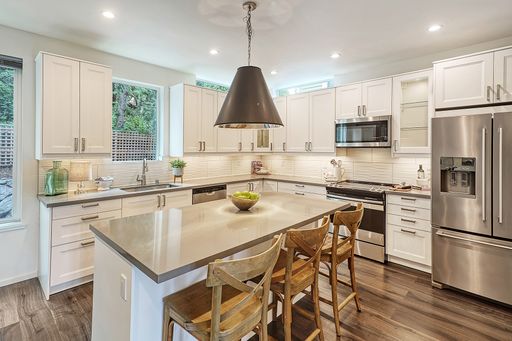 Listing photo thumbnail
