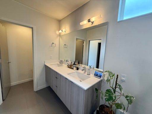 Listing photo thumbnail