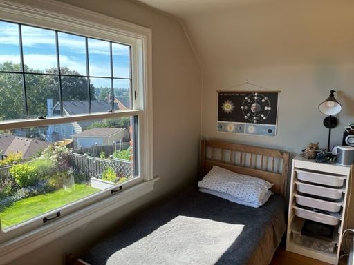 Listing photo thumbnail