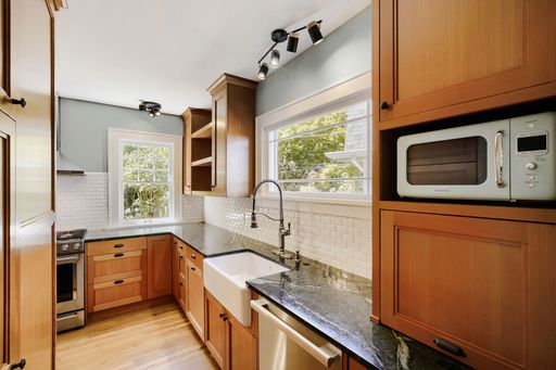 Listing photo thumbnail