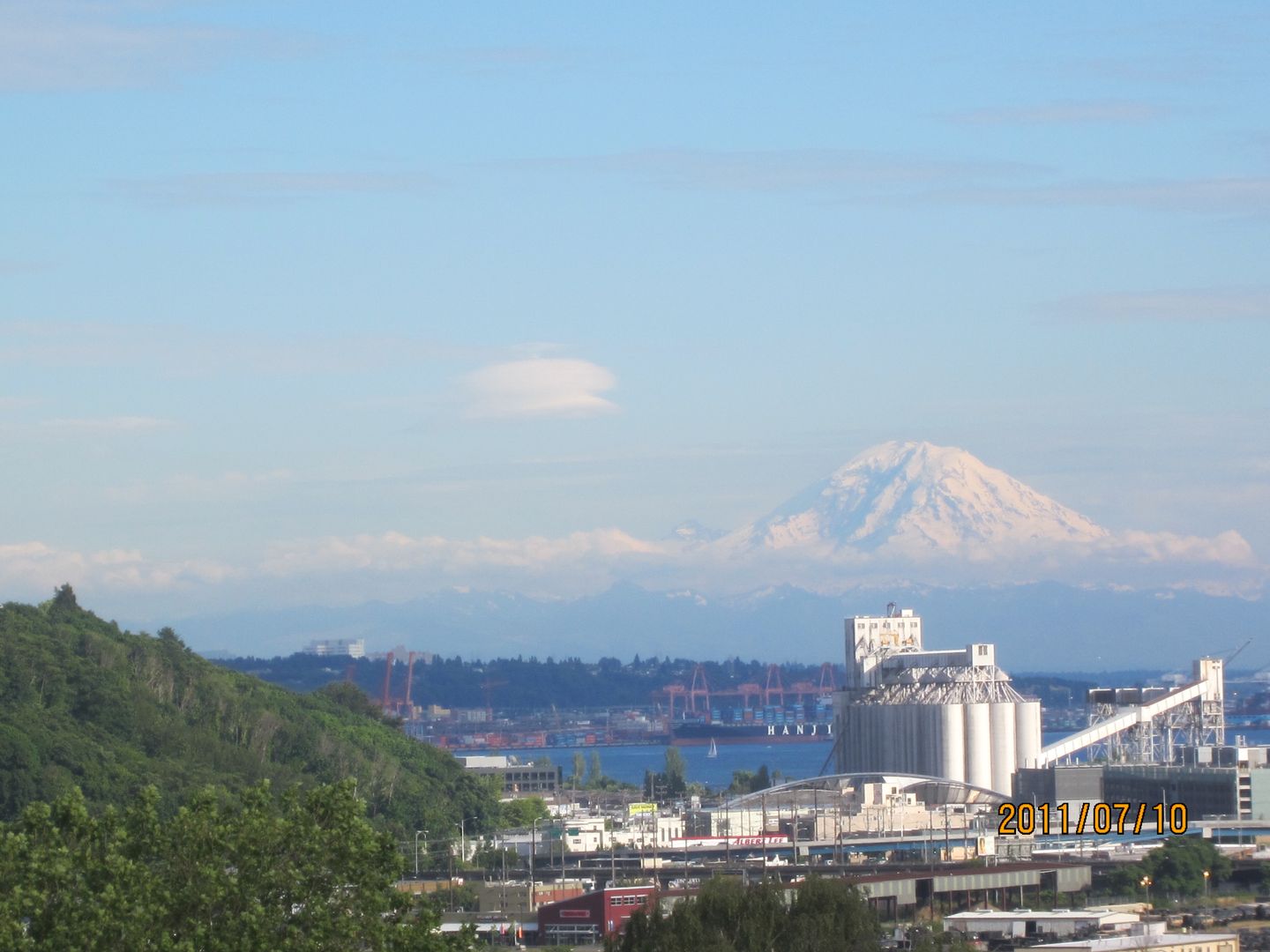 Seattle Apartment: 2650 23rd Ave W