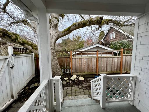 Listing photo thumbnail