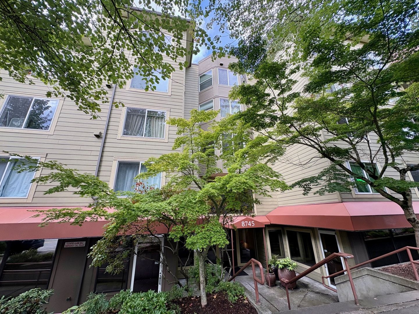Seattle Condo: 8745 Greenwood Ave N #507