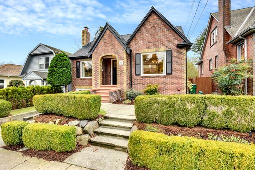 Listing photo thumbnail