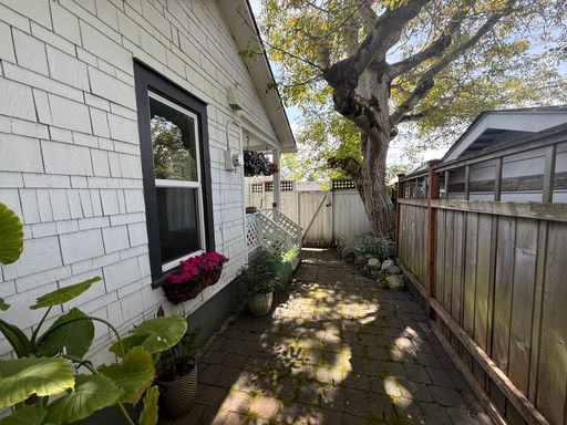 Listing photo thumbnail